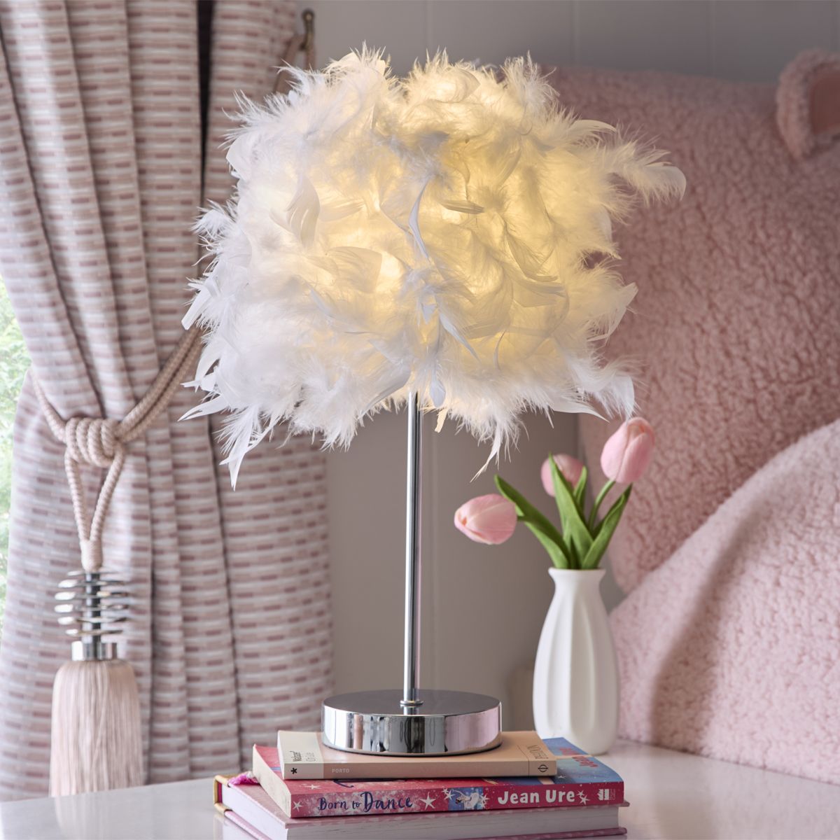 feather white white table1